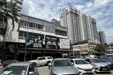 OUG (Jalan Mega Bendung) 