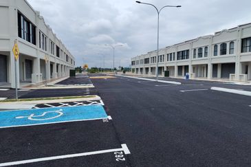 Kajang Semenyih Serene Square 2sty Shop for rent 