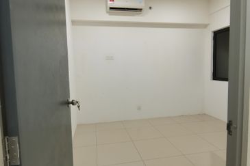 V12 Sovo (Menara Suria)