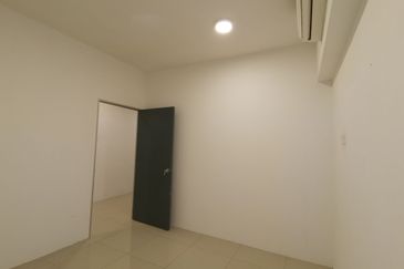 V12 Sovo (Menara Suria)