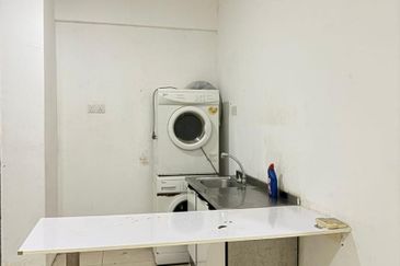 V12 Sovo (Menara Suria)