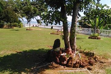 Port Dickson Taman Tanjung Bungalow with pool Great Sea View of Straits of Melaka 