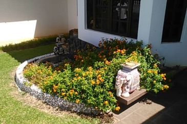 Port Dickson Taman Tanjung Bungalow with pool Great Sea View of Straits of Melaka 