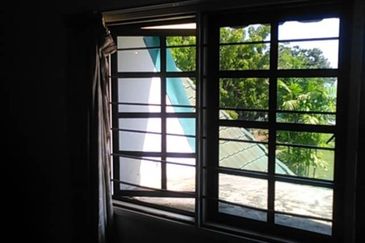 Port Dickson Taman Tanjung Bungalow with pool Great Sea View of Straits of Melaka 