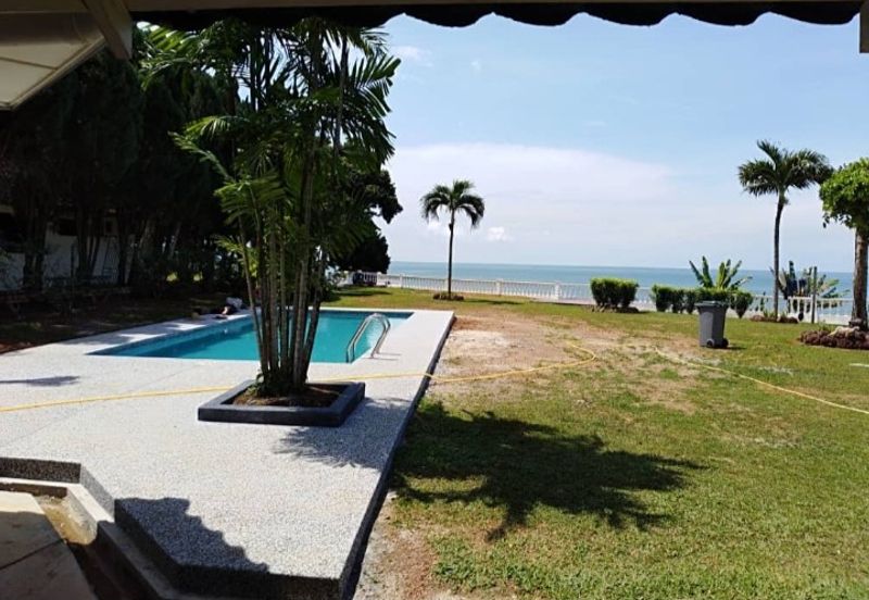 Port Dickson Taman Tanjung Bungalow with pool Great Sea View of Straits of Melaka 