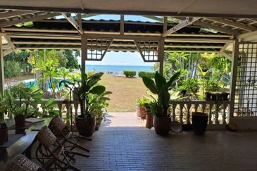 Port Dickson Taman Tanjung Bungalow with pool Great Sea View of Straits of Melaka 