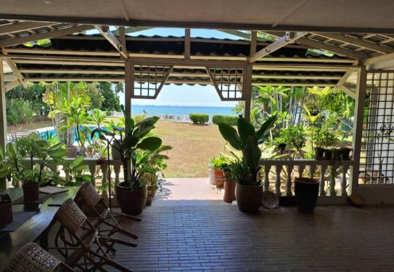 Port Dickson Taman Tanjung Bungalow with pool Great Sea View of Straits of Melaka 