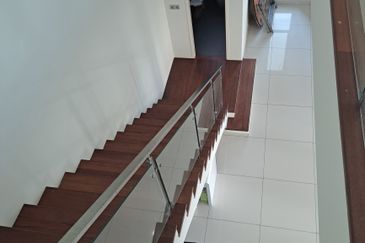 TAMAN DELLINIA (KLANA HEIGHTS @ LAKE GARDEN)