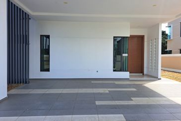 TAMAN DELLINIA (KLANA HEIGHTS @ LAKE GARDEN)