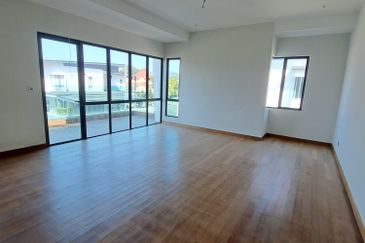 TAMAN DELLINIA (KLANA HEIGHTS @ LAKE GARDEN)