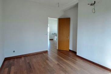 TAMAN DELLINIA (KLANA HEIGHTS @ LAKE GARDEN)