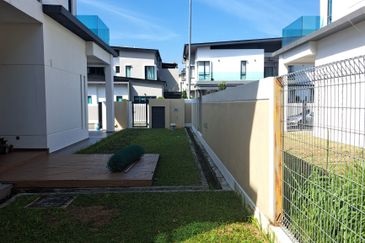 TAMAN DELLINIA (KLANA HEIGHTS @ LAKE GARDEN)