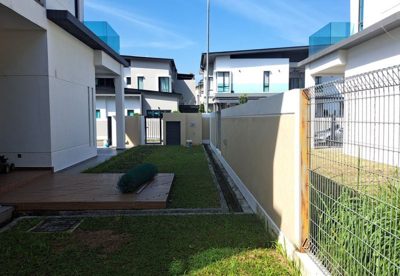 TAMAN DELLINIA (KLANA HEIGHTS @ LAKE GARDEN)