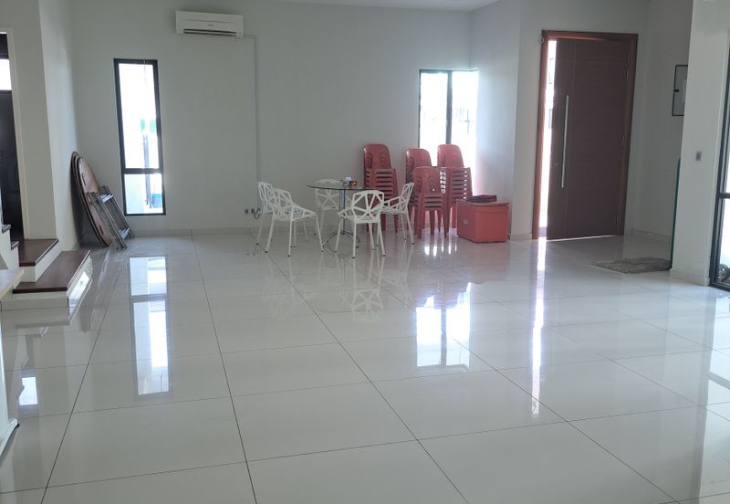 TAMAN DELLINIA (KLANA HEIGHTS @ LAKE GARDEN)