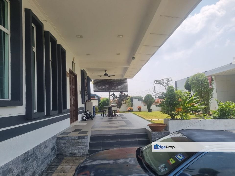 Beautifully Renovated Single Storey Bungalow House for sale Taman Bukit Seremban Jalan Rasah Gated area & Peaceful Community , Negeri Sembilan, Seremban