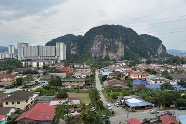 Ria Apartment @ Taman Amaniah Mulia, Batu Caves