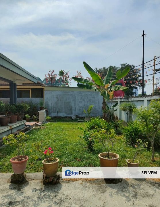 PJ Old Town  Good location to convert to a Retirement Home Bungalow Lots of potential, Selangor, Petaling Jaya