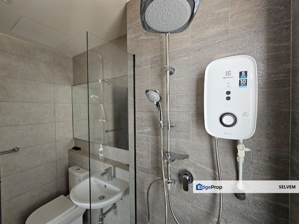 Rare corner unit new unit at Atwater Residence with stunning PJ views, with lots of natural light, Selangor, Petaling Jaya