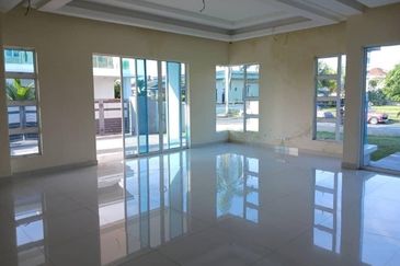 Residency Rasah Seremban 2 units of 2 sty adjacent Semi D Gated & guarded Freehold Spacious