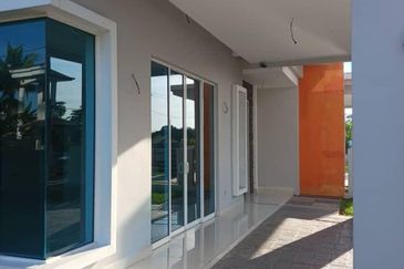 Residency Rasah Seremban 2 units of 2 sty adjacent Semi D Gated & guarded Freehold Spacious