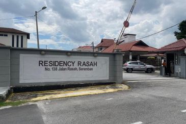 Residency Rasah Seremban 2 units of 2 sty adjacent Semi D Gated & guarded Freehold Spacious
