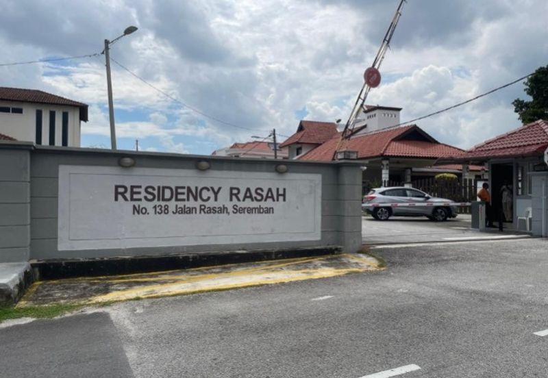 Residency Rasah Seremban 2 units of 2 sty adjacent Semi D Gated & guarded Freehold Spacious