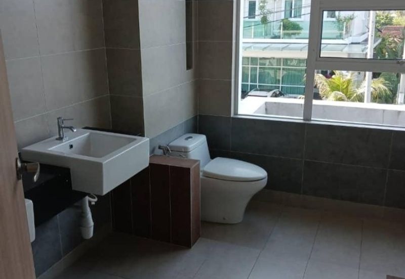 Residency Rasah Seremban 2 units of 2 sty adjacent Semi D Gated & guarded Freehold Spacious