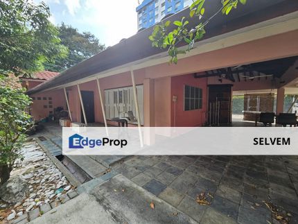 One and half storey Bungalow in SS1 Kampung Tunku, located on a quiet street, must view., Selangor, Petaling Jaya