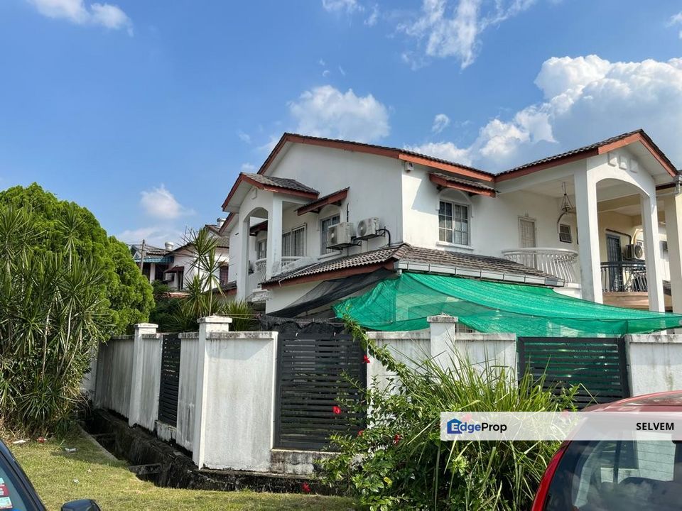 Unique large Corner house with 20 feet side extra land, Selangor, Klang