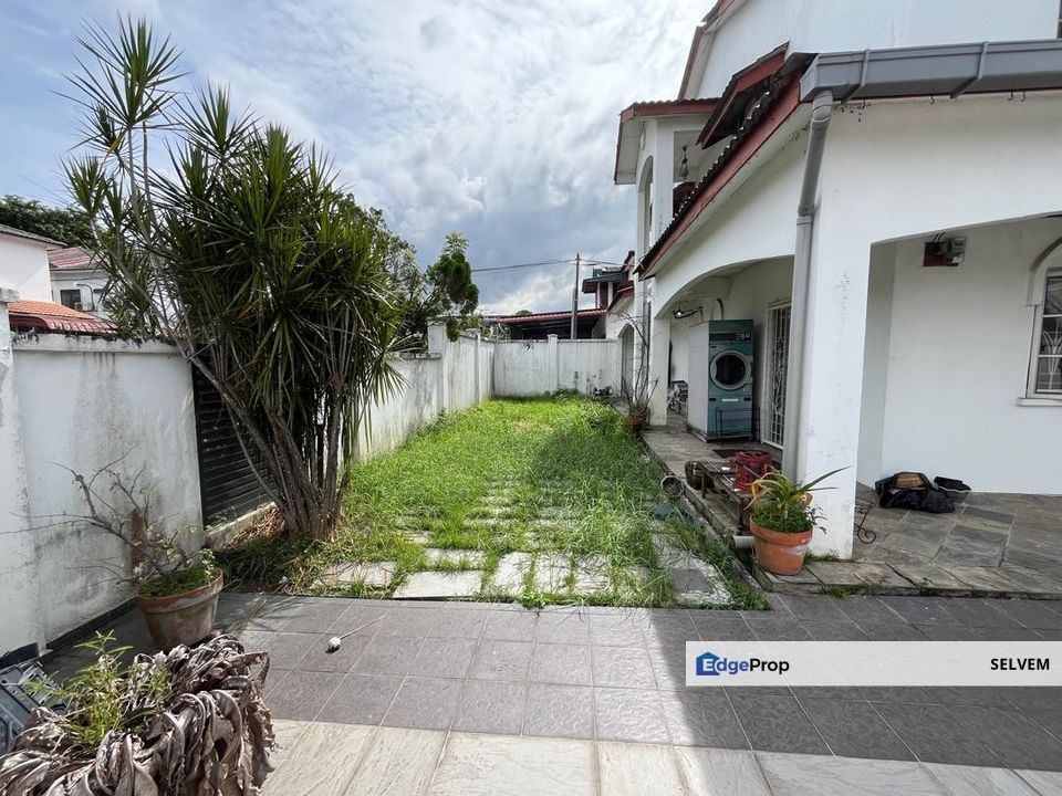 Unique large Corner house with 20 feet side extra land, Selangor, Klang