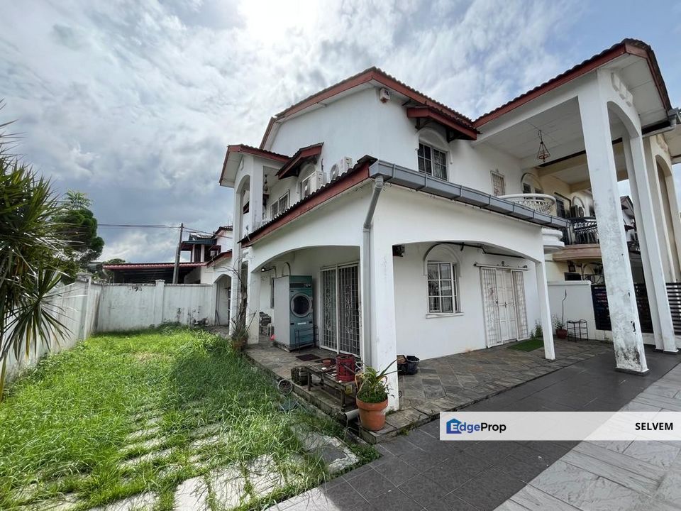 Unique large Corner house with 20 feet side extra land, Selangor, Klang