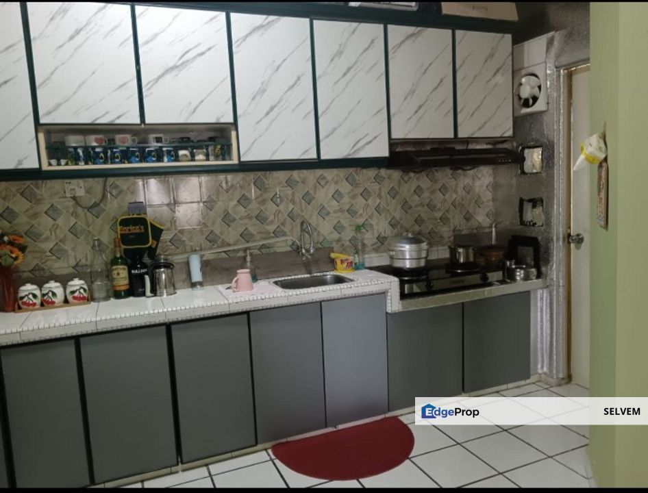 Setapak Ria  Condo 1169 sq ft (end lot) Facing pool Renovated with balcony, built in kitchen cabinets., Kuala Lumpur, Setapak