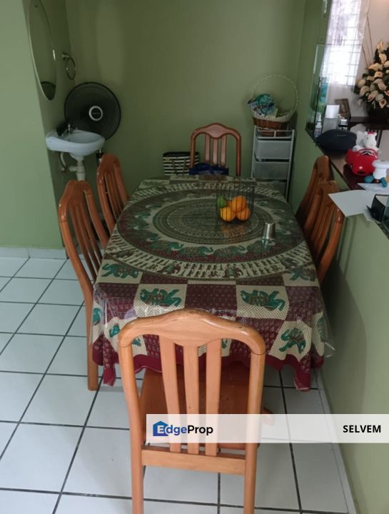 Setapak Ria  Condo 1169 sq ft (end lot) Facing pool Renovated with balcony, built in kitchen cabinets., Kuala Lumpur, Setapak