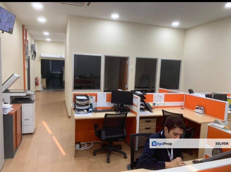 Taman Perindustrian UEP Subang 2.5 storey with lift Freehold Fully furnished, Selangor, Subang Jaya