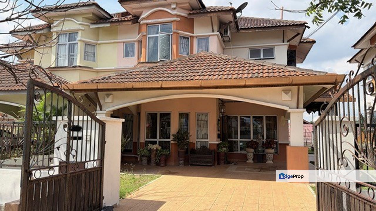 Beautifully Renovated Double Storey Semi-Detached @ Taman Waterfall, Selangor, Rawang