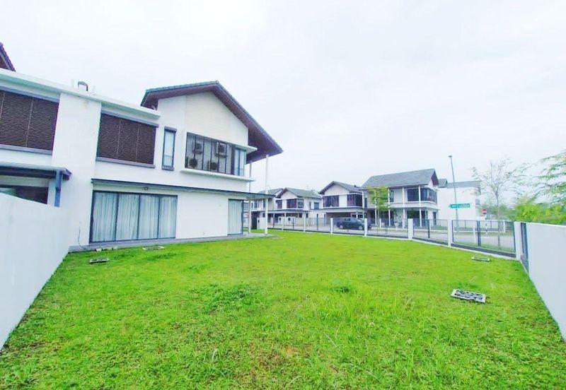 Tiana Elmina Gardens