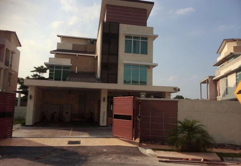 Bandar Tun Hussein Onn