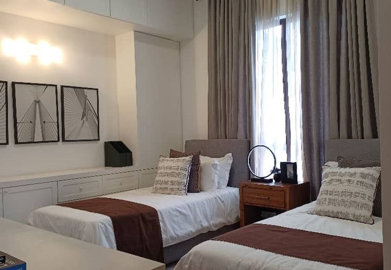 Fully-furnished Mulia Residence 