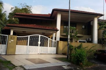 TASTEFULLY RENOVATED CORNER 2-STOREY LINK HOUSE FOR SALE (BELOW MARKET VALUE)