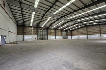 Solar Powered Olak Lempik Warehouse Factory Office with CCC