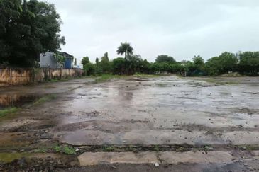 RARE! FACING MAIN ROAD  SHAH ALAM INDUSTRIAL LAND (near KESAS) FLAT LAND