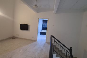 Jalan Spektrum U16 @ Taman Bukit Subang