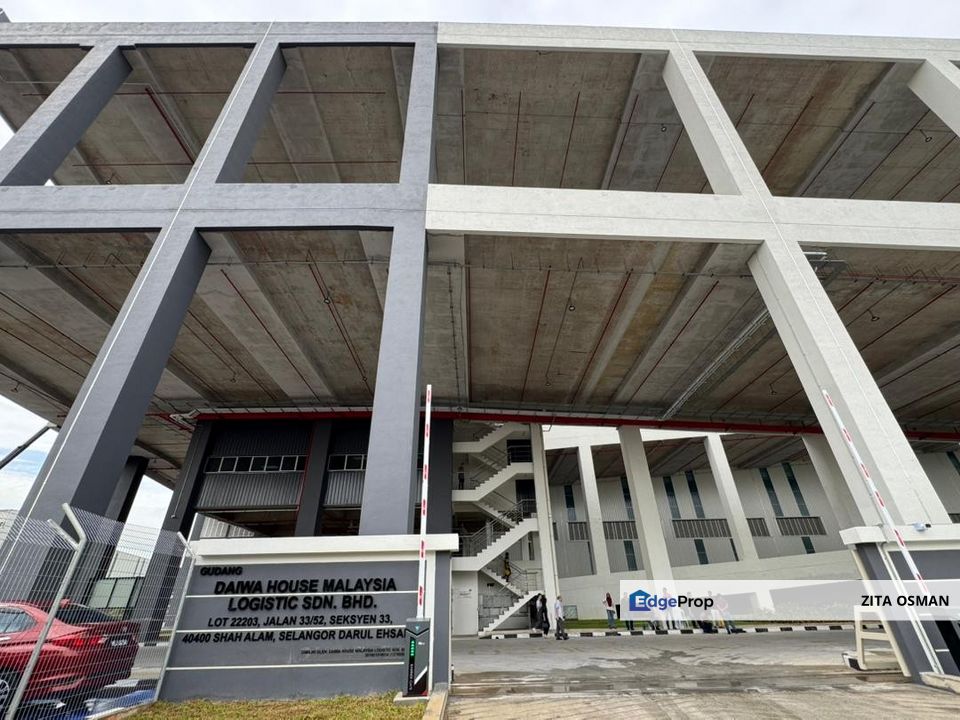 Large Multi-Tier Multi-Tenant Warehouse with Office Space for Rent at Shah Alam , Selangor, Shah Alam