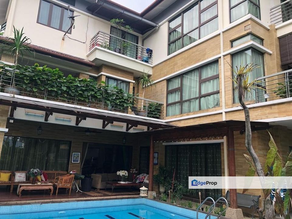 The Only One. This home showcases hand-picked finishes for the uniqueness and luxury. Designed by creative interior architect., Selangor, Taman Melawati