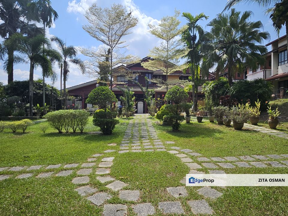 Bkt Jelutong Cosy Superlink Double Storey Terrace Faces Open Space with Beautifully Curated Garden , Selangor, Shah Alam