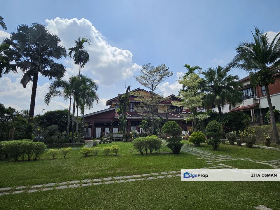 Bkt Jelutong Cosy Superlink Double Storey Terrace Faces Open Space with Beautifully Curated Garden , Selangor, Shah Alam