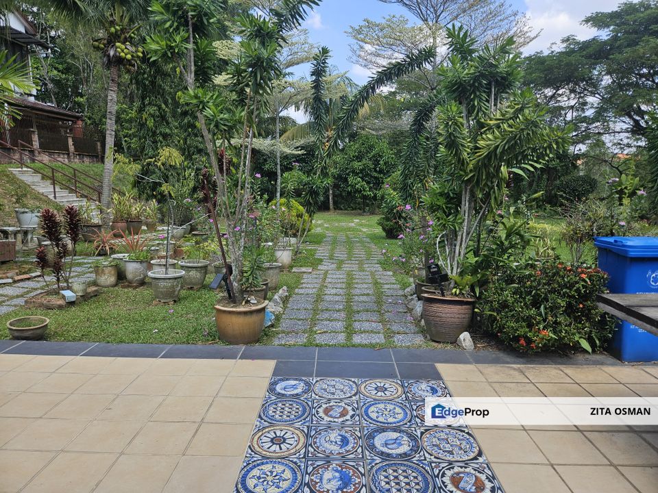 Bkt Jelutong Cosy Superlink Double Storey Terrace Faces Open Space with Beautifully Curated Garden , Selangor, Shah Alam