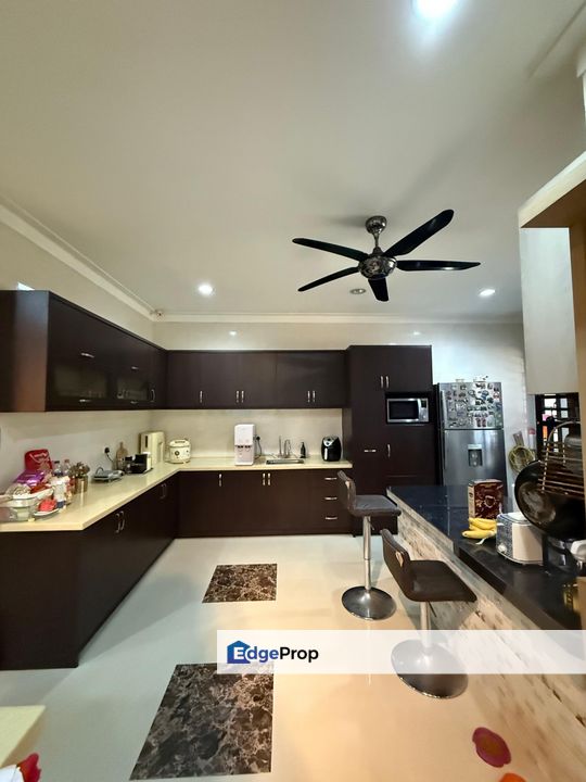 Bukit Jelutong Tropika Beautiful Double Storey Link For Sale, Selangor, Shah Alam