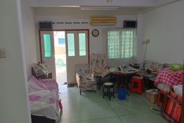 Freehold 2 storey terrace house, near Ong Kim Wee
