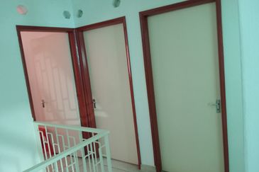 Freehold 2 storey terrace house, near Ong Kim Wee